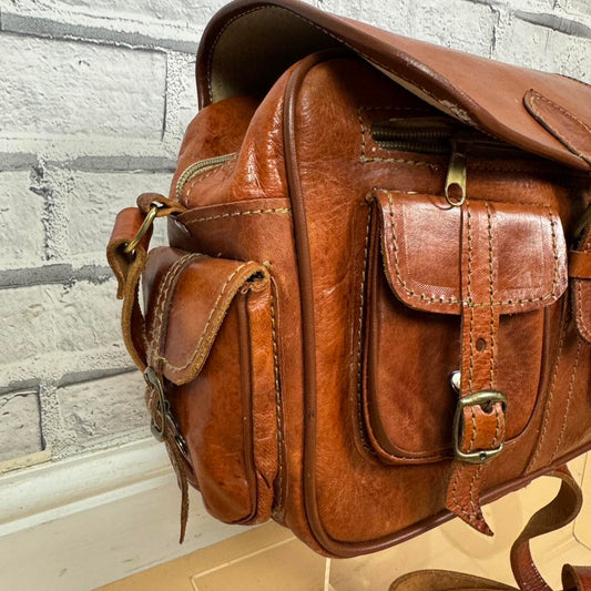 Beautiful Vintage Tan Brown Leather Satchel Shoulder Bag
